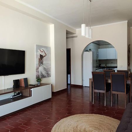 Apartment By The Beach! With Large Balcony! São Martinho do Porto Exterior foto