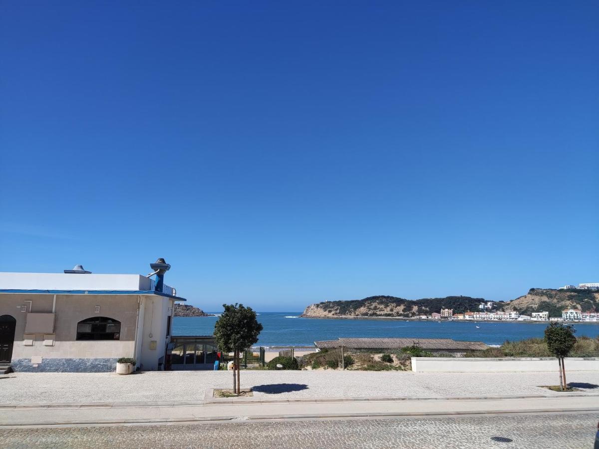 Apartment By The Beach! With Large Balcony! São Martinho do Porto Exterior foto
