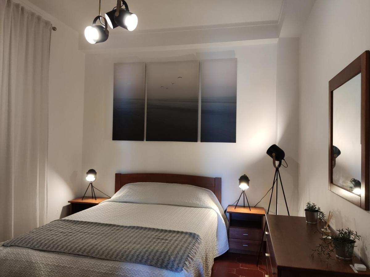 Apartment By The Beach! With Large Balcony! São Martinho do Porto Exterior foto