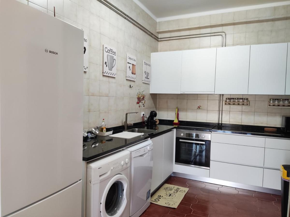 Apartment By The Beach! With Large Balcony! São Martinho do Porto Exterior foto