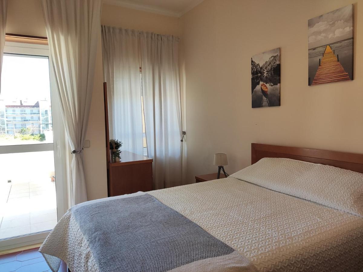 Apartment By The Beach! With Large Balcony! São Martinho do Porto Exterior foto