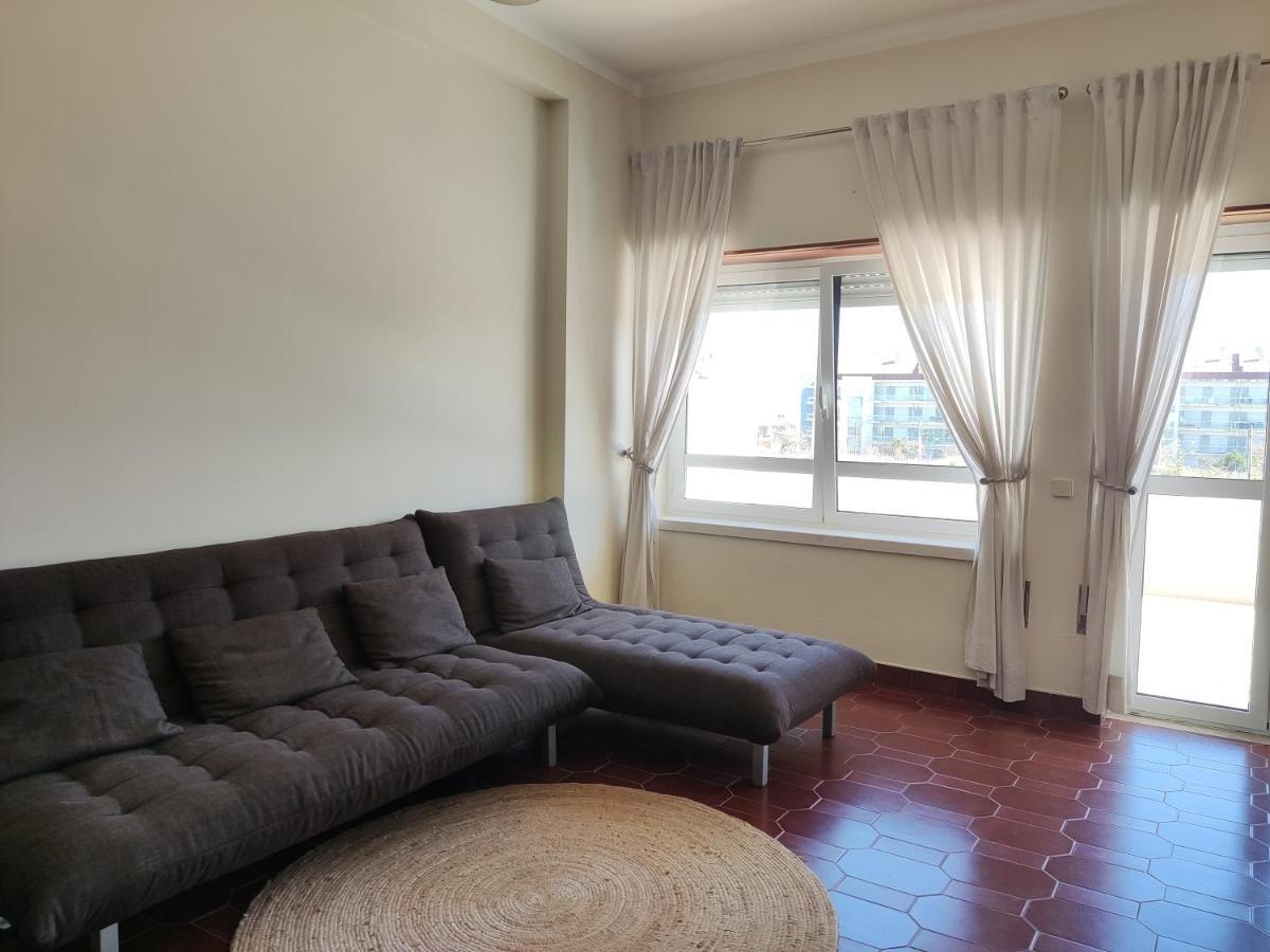 Apartment By The Beach! With Large Balcony! São Martinho do Porto Exterior foto