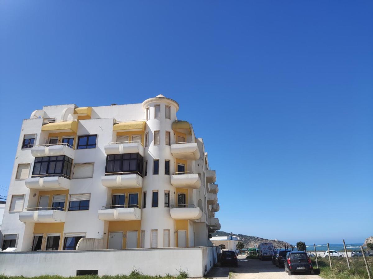 Apartment By The Beach! With Large Balcony! São Martinho do Porto Exterior foto