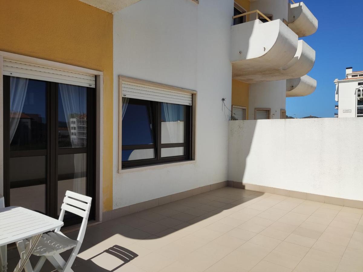 Apartment By The Beach! With Large Balcony! São Martinho do Porto Exterior foto